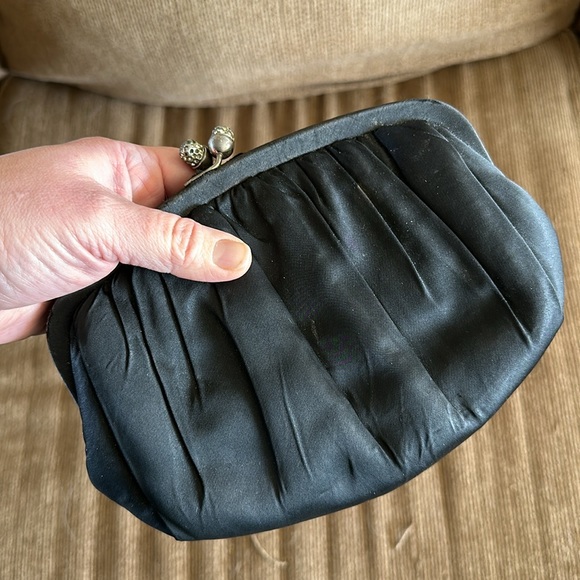 L & M VTG Clutch Purse black satin, satin-lined 1950’s  Mid Century modern - Picture 13 of 14